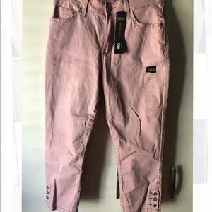 Lee’s Modern Series Capri